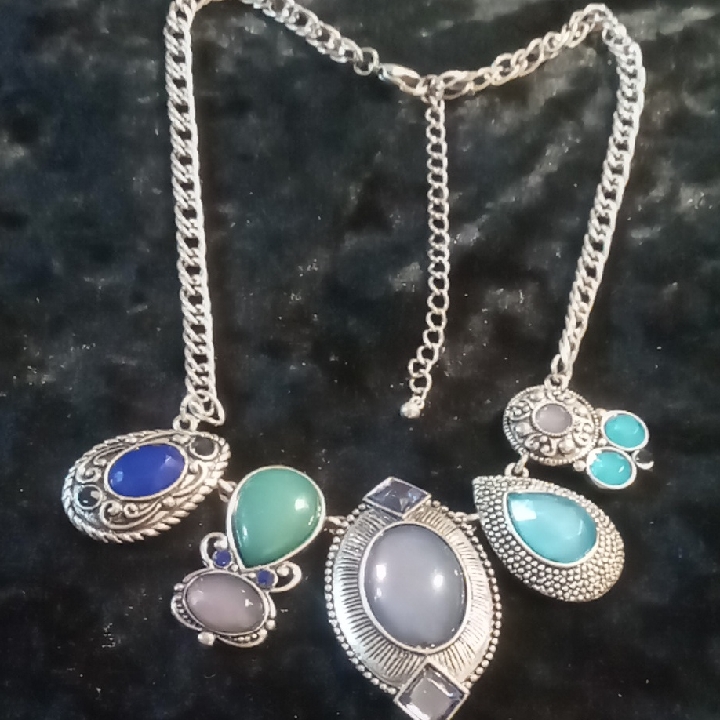 Elegant Silver And Blue Statement Necklace 20 In Long